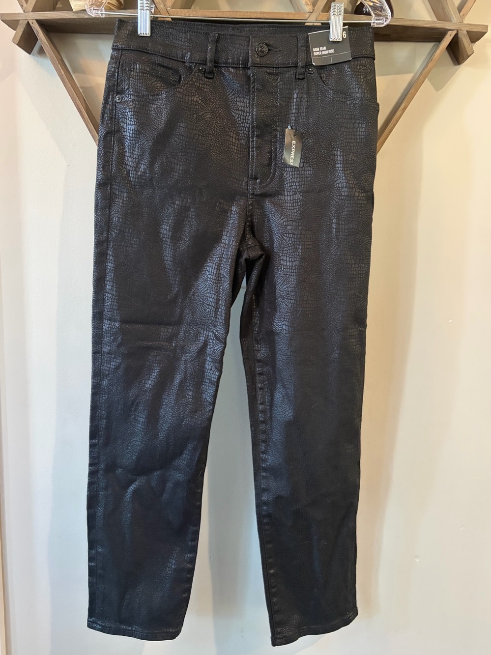 Express Black Mom Jean Extra High Rise Animal Print texture. Size 6. NWT